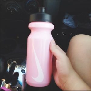 LAST ☝️💗Nike Squirt Top Water Bottle 22OZ BPA FREE